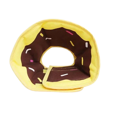 Collier de Protection en tissu aux motifs donuts. Idéal après une opération pour empêcher votre petit chien de se gratter. Convient aux chihuahuas, ou aux chats. Vendu dans la boutique « Mon Petit Chihuahua »