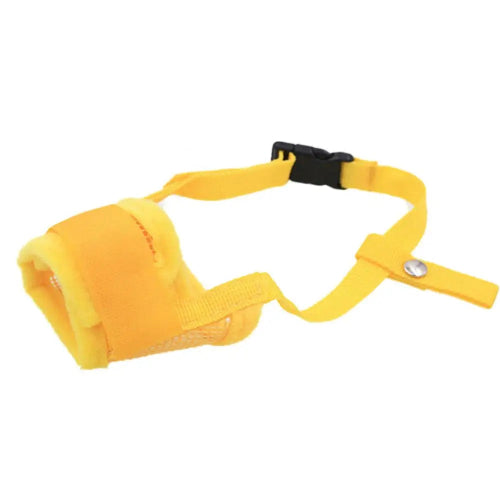 Muselière de Protection en tissu jaune. Parfait pour éduquer votre petit chien. Ajustable et anti aboiements. Convient aux chihuahuas, ou aux chats. Vendu dans la boutique « Mon Petit Chihuahua »