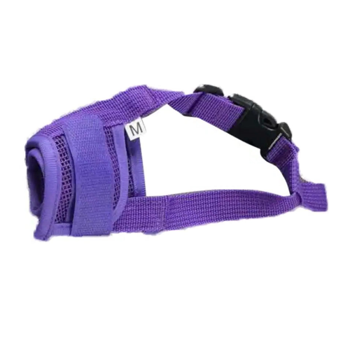 Muselière de Protection en tissu violet. Parfait pour éduquer votre petit chien. Ajustable et anti aboiements. Convient aux chihuahuas, ou aux chats. Vendu dans la boutique « Mon Petit Chihuahua »