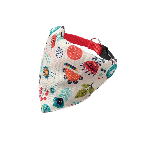 Collier pour chiens en forme de bandana blanc avec motifs colorés. Confortable, convient aux petits chiens, chihuahuas, ou aux chats. Vendu dans la boutique « Mon Petit Chihuahua »