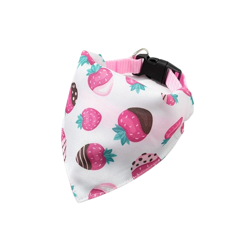 Collier pour chiens en forme de bandana blanc avec motifs fruits. Confortable, convient aux petits chiens, chihuahuas, ou aux chats. Vendu dans la boutique « Mon Petit Chihuahua »