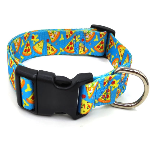 Collier pour chiens bleu aux motifs « pizza ». Vendu avec sa Laisse assortie. Confortable, convient aux petits chiens, chihuahuas, ou aux chats. Vendu dans la boutique « Mon Petit Chihuahua »