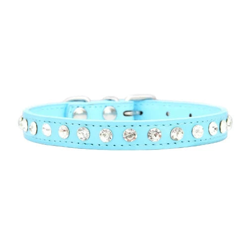 Collier pour Chihuahua bleu clair en cuir avec des strass / diamants. Tendance, pour offrir confort et sécurité à votre petit chien ou chat