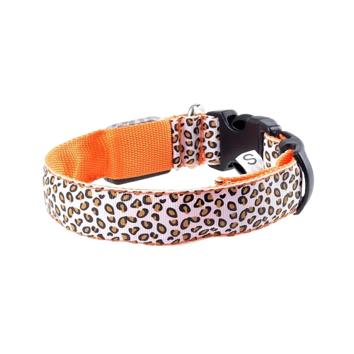 Collier pour chiens orange aux motifs Léopard avec éclairage LED. Confortable, convient aux petits chiens, chihuahuas, ou aux chats. Vendu dans la boutique « Mon Petit Chihuahua »