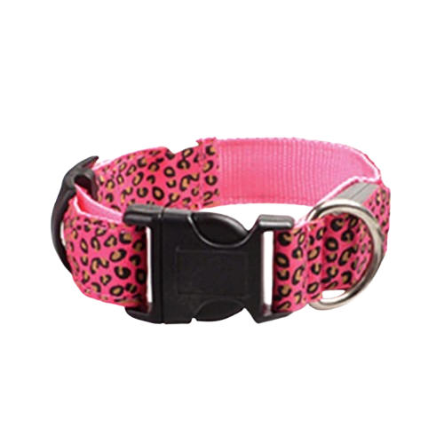 Collier pour chiens rose aux motifs Léopard avec éclairage LED. Confortable, convient aux petits chiens, chihuahuas, ou aux chats. Vendu dans la boutique « Mon Petit Chihuahua »