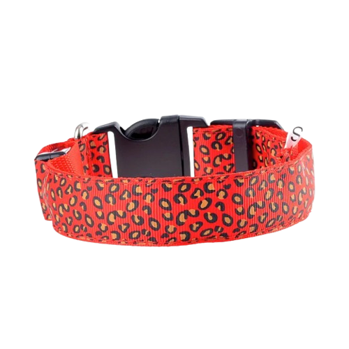 Collier pour chiens rouge aux motifs Léopard avec éclairage LED. Confortable, convient aux petits chiens, chihuahuas, ou aux chats. Vendu dans la boutique « Mon Petit Chihuahua »