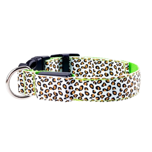 Collier pour chiens vert aux motifs Léopard avec éclairage LED. Confortable, convient aux petits chiens, chihuahuas, ou aux chats. Vendu dans la boutique « Mon Petit Chihuahua »
