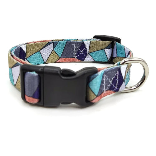 Collier pour chiens aux motifs colorés. Vendu avec sa Laisse assortie. Confortable, convient aux petits chiens, chihuahuas, ou aux chats. Vendu dans la boutique « Mon Petit Chihuahua »