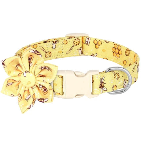 Collier pour Chihuahua en tissu jaune avec motifs fleurs. Tendance, pour offrir confort et sécurité à votre petit chien ou chat
