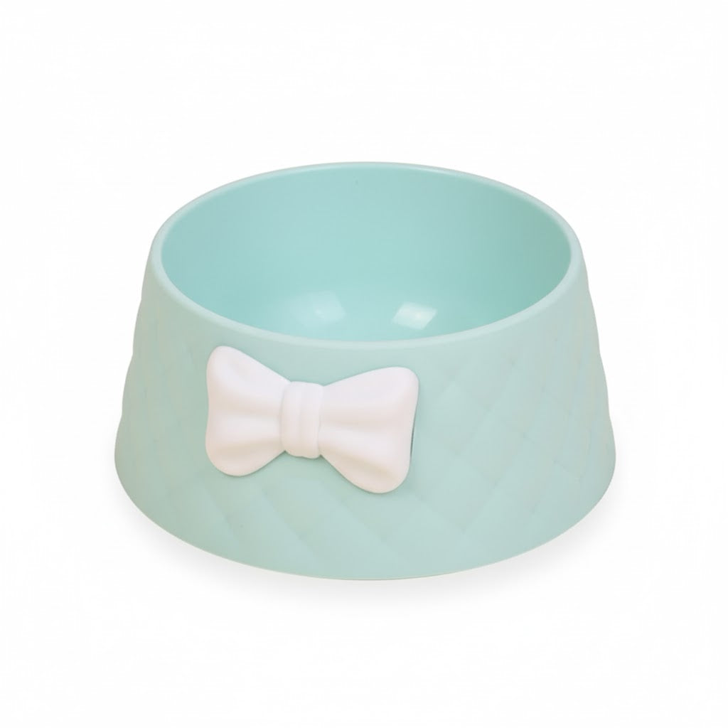 Gamelle pour Chien en plastique avec noeud papillon en relief. Gamelle adaptΓ©e aux petits chiens et aux chats. Vendue sur la boutique Mon Petit Chihuahua. Couleur vert