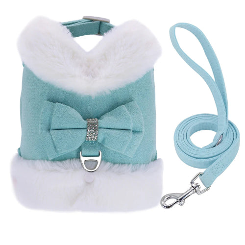 Harnais pour chiens chaud rembourré bleu. Vendu avec sa Laisse assortie. Confortable, convient aux petits chiens, chihuahuas, ou aux chats. Vendu dans la boutique « Mon Petit Chihuahua »