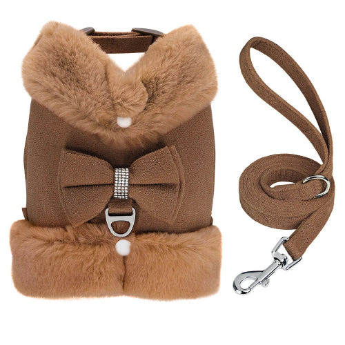 Harnais pour chiens chaud rembourré marron. Vendu avec sa Laisse assortie. Confortable, convient aux petits chiens, chihuahuas, ou aux chats. Vendu dans la boutique « Mon Petit Chihuahua »