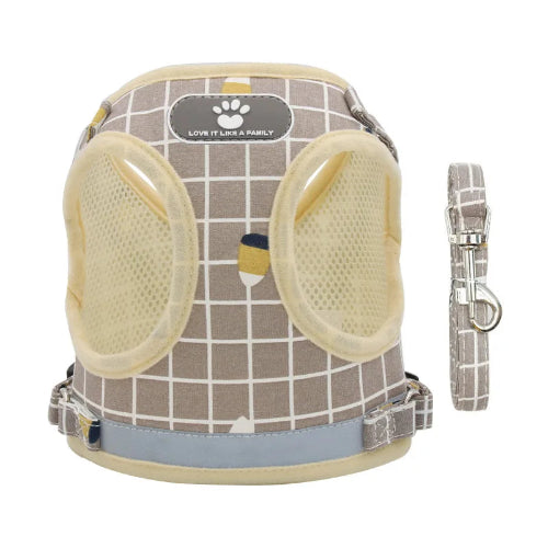 Harnais pour chiens kaki à carreaux. Vendu avec sa Laisse assortie. Confortable, convient aux petits chiens, chihuahuas, ou aux chats. Vendu dans la boutique « Mon Petit Chihuahua »
