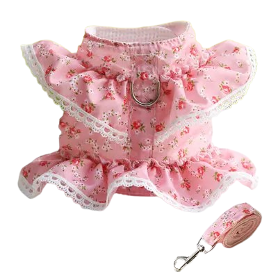 Harnais en forme de robe rose pour chiens. Vendu avec sa Laisse assortie. Confortable, convient aux petits chiens, chihuahuas, ou aux chats. Vendu dans la boutique « Mon Petit Chihuahua »