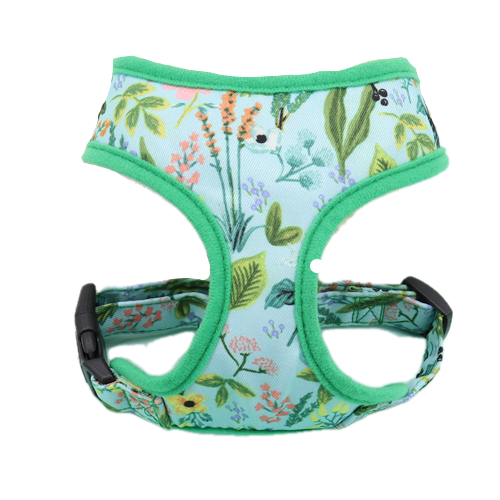 Harnais vert avec motifs fleurs pour chiens. Confortable, convient aux petits chiens, chihuahuas, ou aux chats. Vendu dans la boutique « Mon Petit Chihuahua »