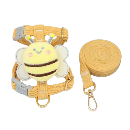 Harnais jaune pour chiens avec abeille en relief sur le dos. Vendu avec avec sa laisse assortie. Confortable, convient aux petits chiens, chihuahuas, ou aux chats.