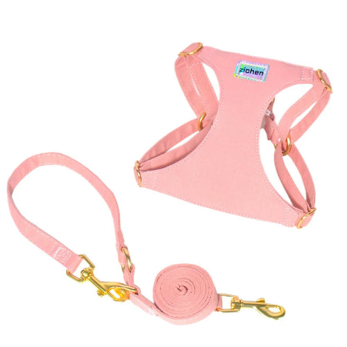 Harnais couleur rose clair et doré pour chiens. Vendu avec sa Laisse assortie. Confortable, convient aux petits chiens, chihuahuas, ou aux chats. Vendu dans la boutique « Mon Petit Chihuahua »
