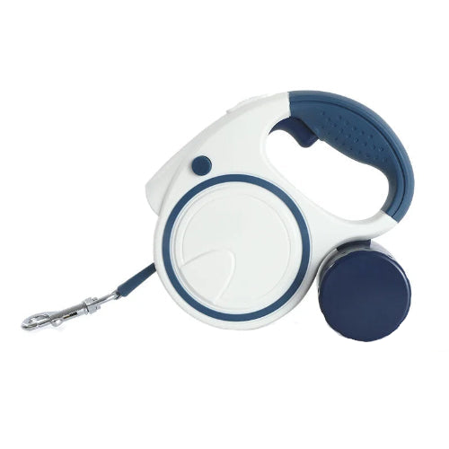 Laisse rétractable bleue et blanche pour chiens avec rangement détachable pour sacs poubelle. Pratique, convient aux petits chiens, chihuahuas, ou aux chats. Vendu dans la boutique « Mon Petit Chihuahua »