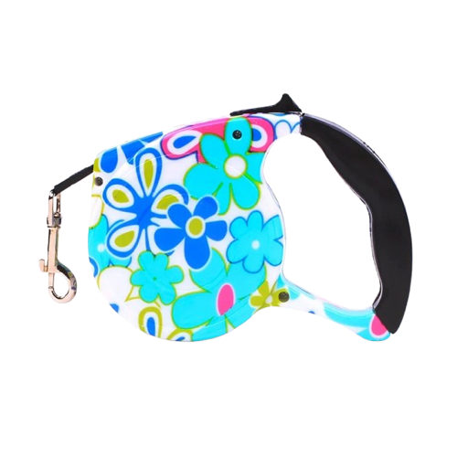 Laisse rétractable bleue avec motifs fleurs pour chiens. Pratique, convient aux petits chiens, chihuahuas, ou aux chats. Vendu dans la boutique « Mon Petit Chihuahua »