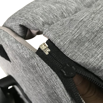 Niche pour Chihuahua : sac pour accoudoir gris – Confort maximal, parfait pour les petits chiens ou chats - zoom sur coutures