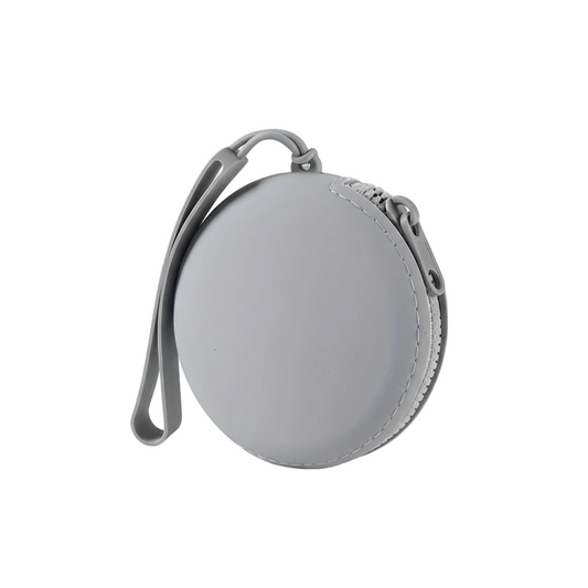 Gamelle adaptée aux petits chiens et aux chats. Vendue sur la boutique Mon Petit Chihuahua. Modèle de voyage pour transporter des croquettes. Couleur grise