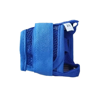 Muselière de Protection en tissu bleu. Parfait pour éduquer votre petit chien. Ajustable et anti aboiements. Convient aux chihuahuas, ou aux chats. Vendu dans la boutique « Mon Petit Chihuahua »