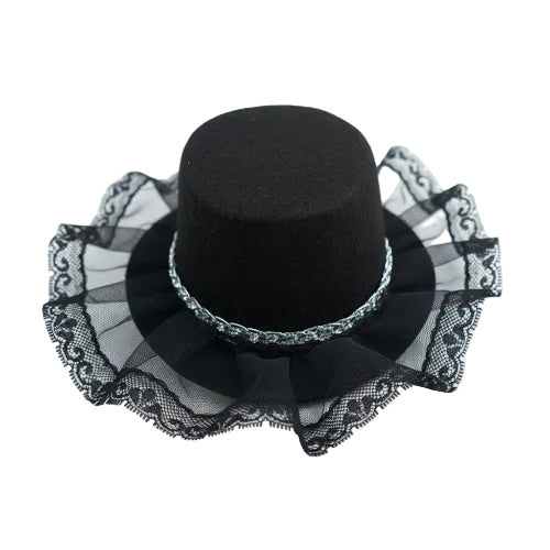 Chapeau haut de forme noir avec dentelle pour petit chien, accessoire élégant et amusant vendu sur la boutique Mon Petit Chihuahua. Convient aussi aux chats.
