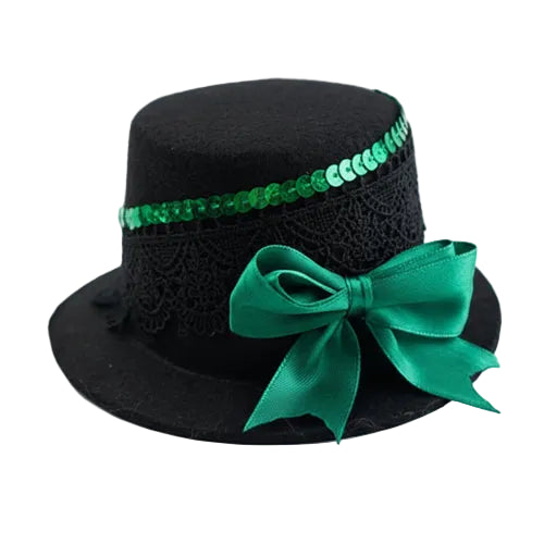 Chapeau haut de forme noir avec un noeud vert pour petit chien, accessoire élégant et amusant vendu sur la boutique Mon Petit Chihuahua. Convient aussi aux chats.