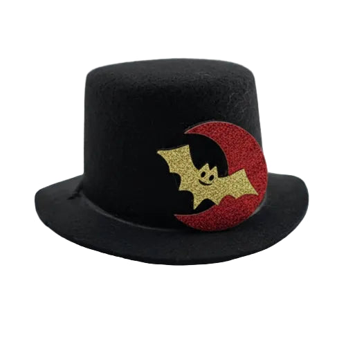 Chapeau haut de forme noir avec motif chauve souris et lune rouge pour petit chien, accessoire élégant et amusant vendu sur la boutique Mon Petit Chihuahua. Convient aussi aux chats.