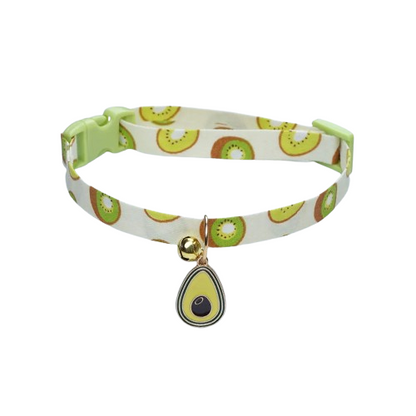 Collier pour Chihuahua vert avec pendentif motif avocat et kiwi. Elégant, pour offrir confort et sécurité à votre petit chien ou chat