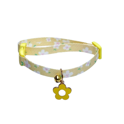 Collier pour Chihuahua jaune avec pendentif motif fleurs. Tendance, pour offrir confort et sécurité à votre petit chien ou chat