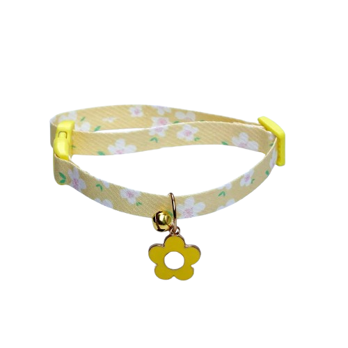 Collier pour Chihuahua jaune avec pendentif motif fleurs. Tendance, pour offrir confort et sécurité à votre petit chien ou chat