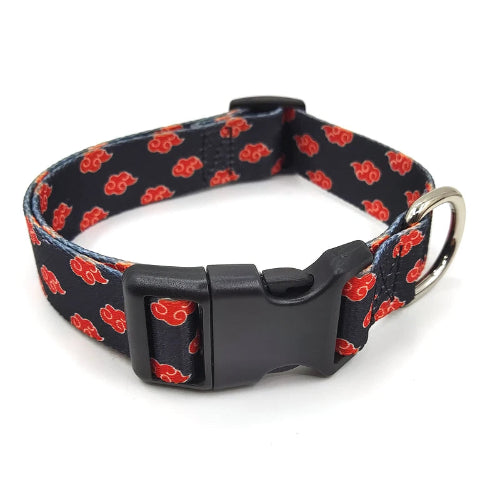 Collier pour chiens aux motifs « nuages rouges ». Vendu avec sa Laisse assortie. Confortable, convient aux petits chiens, chihuahuas, ou aux chats. Vendu dans la boutique « Mon Petit Chihuahua »
