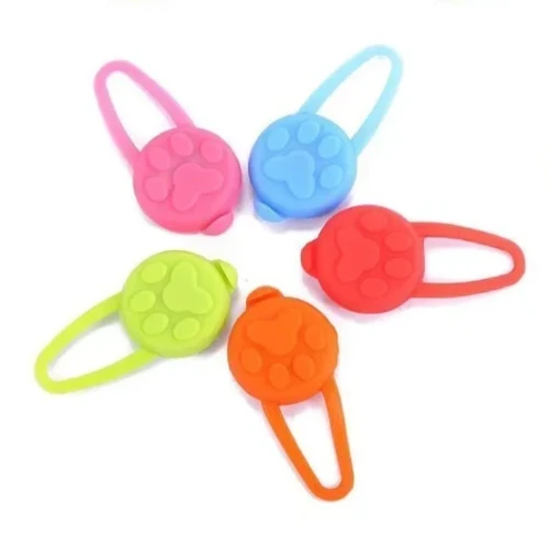 Collier pour Chihuahua : porte clé de plusieurs couleurs avec éclairage LED. Tendance, pour offrir confort et sécurité à votre petit chien ou chat