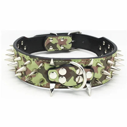 Collier pour Chihuahua en cuir camouflage avec des pointes argentées. Tendance, pour offrir confort et sécurité à votre petit chien ou chat