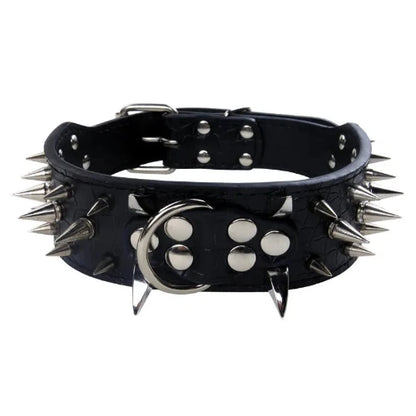 Collier pour Chihuahua en cuir noir avec des pointes argentées. Tendance, pour offrir confort et sécurité à votre petit chien ou chat