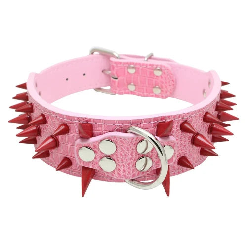 Collier pour Chihuahua en cuir rose avec des pointes rouges. Tendance, pour offrir confort et sécurité à votre petit chien ou chat