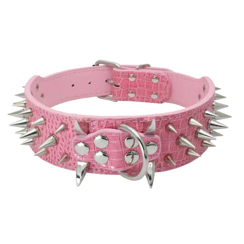 Collier pour Chihuahua en cuir rose avec des pointes argentées. Tendance, pour offrir confort et sécurité à votre petit chien ou chat