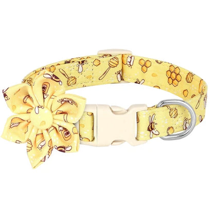 Collier pour Chihuahua en tissu jaune avec motifs fleurs. Tendance, pour offrir confort et sécurité à votre petit chien ou chat