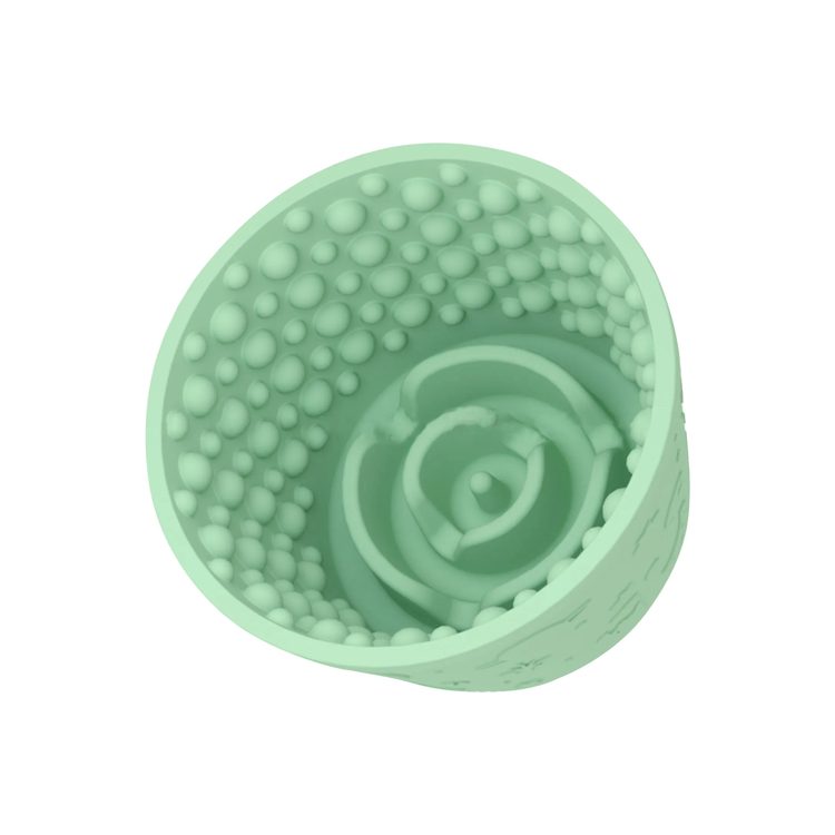 Bol à lécher en silicone, couleur vert. Adaptée à tous les petits chiens et les chats. Alternative à une gamelle. Vendue sur la boutique Mon Petit Chihuahua.