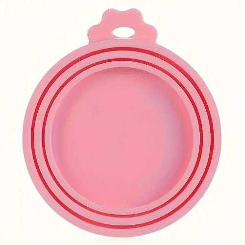 Couvercles en silicone de couleur rose pour mettre sur des boites de conserve ouvertes. Adaptée à tous les petits chiens et les chats. Vendue sur la boutique Mon Petit Chihuahua.
