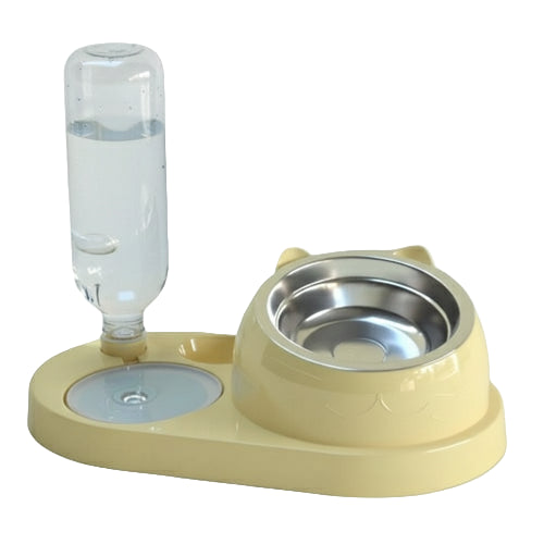 Gamelle double avec bol incliné pour les croquettes et réservoir d’eau. Convient à tous les petits chiens et les chats. Vendue sur la boutique Mon Petit Chihuahua. Couleur jaune