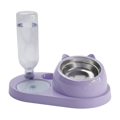 Gamelle double avec bol incliné pour les croquettes et réservoir d’eau. Convient à tous les petits chiens et les chats. Vendue sur la boutique Mon Petit Chihuahua. Couleur violet