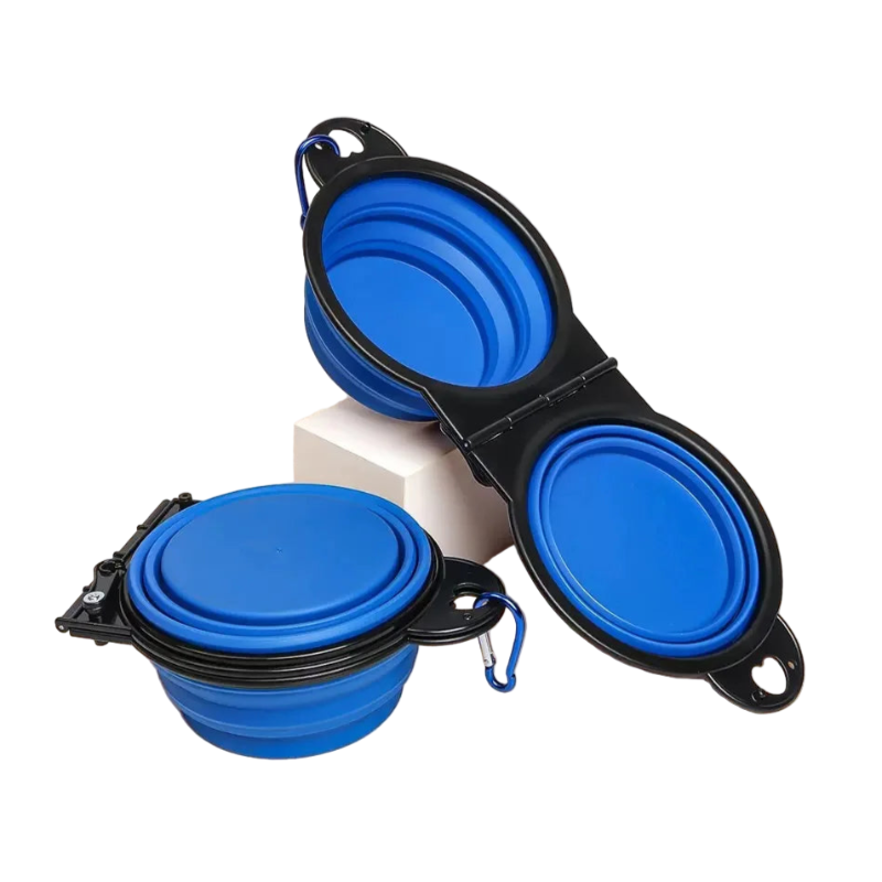 Gamelle double de voyage, pliable en silicone. Adaptée aux promenades. Convient à tous les petits chiens et les chats. Vendue sur la boutique Mon Petit Chihuahua. Couleur bleue