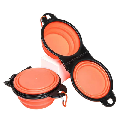 Gamelle double de voyage, pliable en silicone. Adaptée aux promenades. Convient à tous les petits chiens et les chats. Vendue sur la boutique Mon Petit Chihuahua. Couleur orange