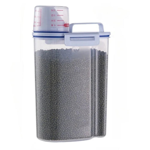 Boite à croquettes avec doseur pour la nourriture des petits chiens ou chats. Vendue sur la boutique Mon Petit Chihuahua. Transparente. 