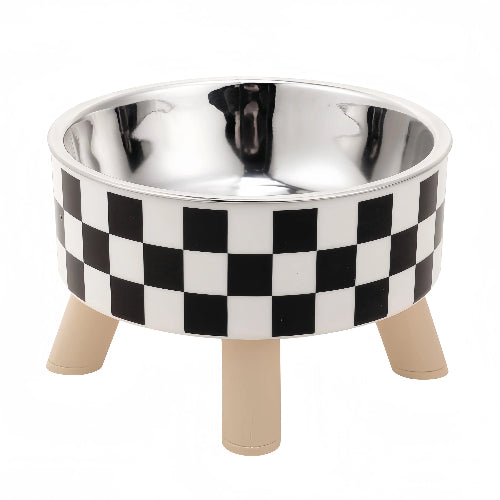Gamelle en forme de bol à damier. Surélevée sur des pieds en bois. Adaptée pour les croquettes et l'eau. Convient à tous les petits chiens et les chats. Vendue sur la boutique Mon Petit Chihuahua. 
