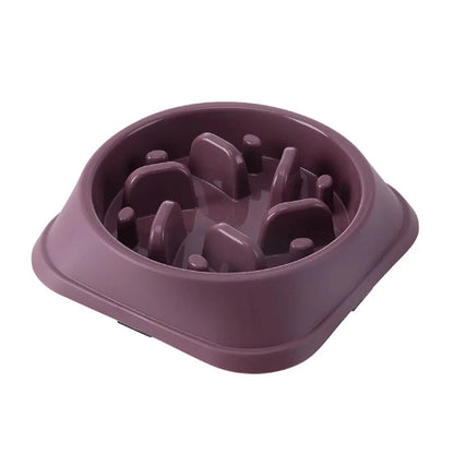 Gamelle anti gloutons ronde en plastique résistant de couleur violet. Adaptée pour les croquettes et l’eau. Convient à tous les petits chiens et les chats. Vendue sur la boutique Mon Petit Chihuahua.
