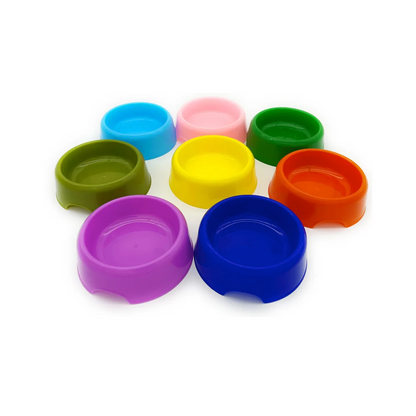 Gamelle simple en plastique résistant. Adaptée aux petits chiens et aux chats. Vendue sur la boutique Mon Petit Chihuahua. Vue de toutes les couleurs disponibles