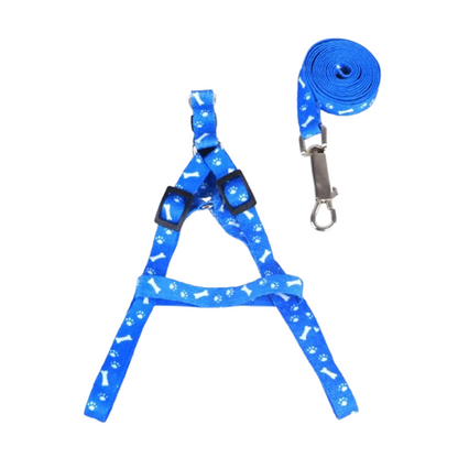 Harnais bleu aux motifs os pour petit chien avec sa laisse assortie. Confortable, convient aux petits chiens, chihuahuas, ou aux chats.